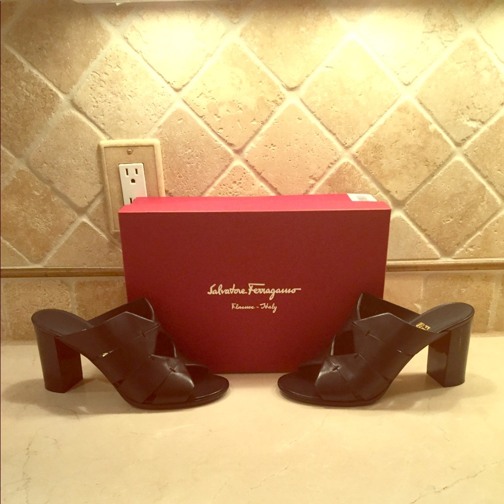 Salvatore Ferragamo Evelina Black Leather Sandal